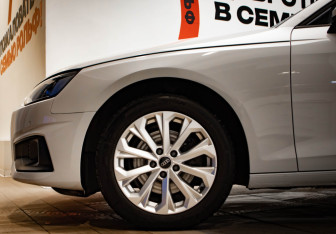 Подержанный автомобиль Audi A4 Sedan 2021 года (35 фото)