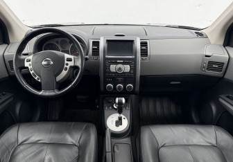 Подержанный автомобиль Nissan X-Trail 2008 года (13 фото)