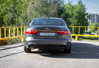 Подержанный автомобиль Jaguar XF Sedan 2017 года (5 фото)