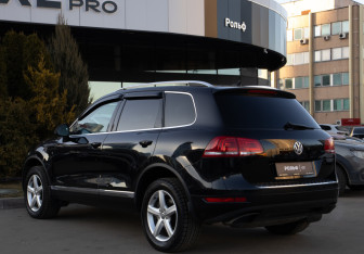 Подержанный автомобиль Volkswagen Touareg 2013 года (5 фото)