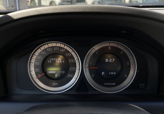 Подержанный автомобиль Volvo XC60 2012 года (26 фото)