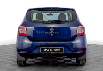 Подержанный автомобиль Renault Sandero 2018 года (6 фото)