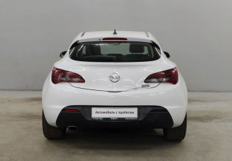 Подержанный автомобиль Opel Astra Hatchback 2013 года (6 фото)