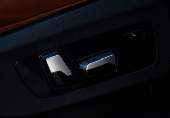 Подержанный автомобиль BMW X7 2021 года (26 фото)