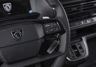 Новый Peugeot Traveller 2024 (13 фото)