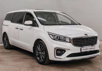Подержанный автомобиль Kia Carnival 2018 года (3 фото)