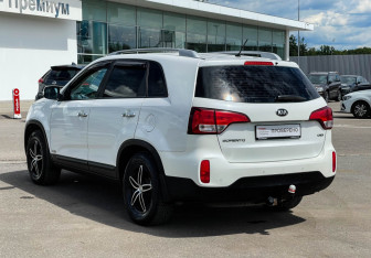 Подержанный автомобиль Kia Sorento 2014 года (7 фото)