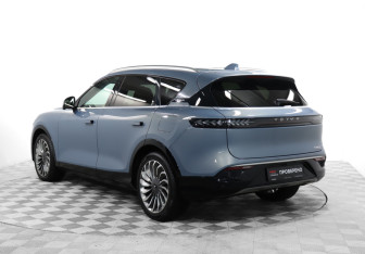 Подержанный автомобиль Voyah Free 2023 года (7 фото)