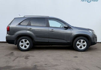 Подержанный автомобиль Kia Sorento 2015 года (4 фото)