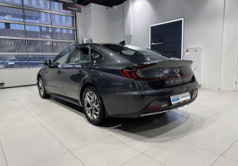 Подержанный автомобиль Hyundai Sonata 2020 года (6 фото)