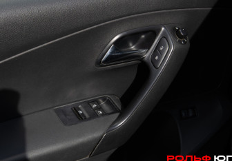 Подержанный автомобиль Volkswagen Polo Sedan 2010 года (15 фото)