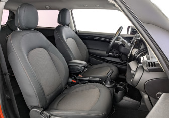 Подержанный автомобиль MINI Hatch 2019 года (23 фото)