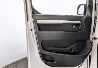 Подержанный автомобиль Citroen SpaceTourer 2020 года (20 фото)