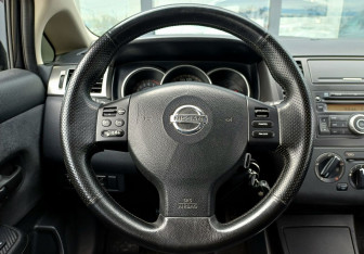 Подержанный автомобиль Nissan Tiida Hatchback 2007 года (12 фото)