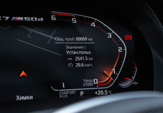 Подержанный автомобиль BMW X7 2021 года (11 фото)