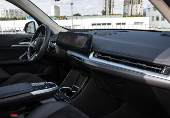 Подержанный автомобиль BMW X1 2025 года (15 фото)