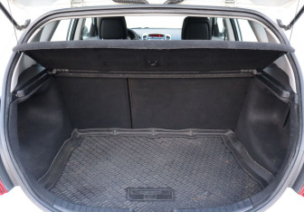 Подержанный автомобиль Kia Ceed Hatchback 2011 года (21 фото)