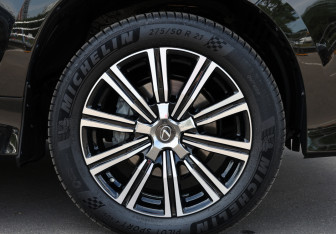 Подержанный автомобиль Lexus LX 2021 года (32 фото)