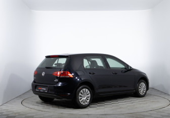 Подержанный автомобиль Volkswagen Golf Hatchback 2014 года (5 фото)