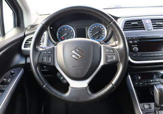 Подержанный автомобиль Suzuki SX4 Hatchback 2014 года (13 фото)