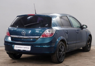 Подержанный автомобиль Opel Astra Hatchback 2007 года (7 фото)