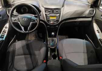 Подержанный автомобиль Hyundai Solaris Sedan 2012 года (9 фото)