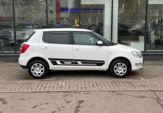 Подержанный автомобиль Skoda Fabia Hatchback 2012 года (4 фото)