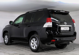 Подержанный автомобиль Toyota Land Cruiser Prado 2013 года (7 фото)