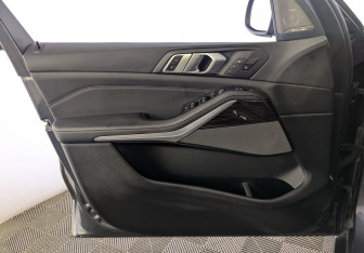 Подержанный автомобиль BMW X5 2019 года (17 фото)