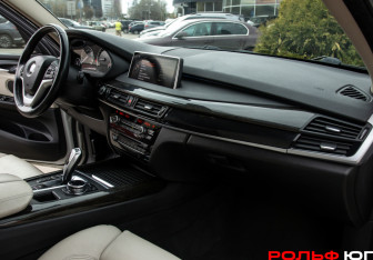 Подержанный автомобиль BMW X5 2014 года (7 фото)