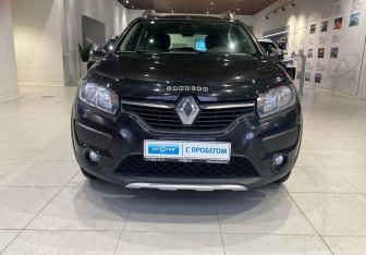 Подержанный автомобиль Renault Sandero 2015 года (2 фото)
