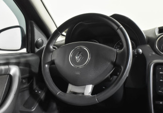 Подержанный автомобиль Renault Duster 2013 года (9 фото)