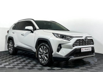 Подержанный автомобиль Toyota RAV4 2021 года (3 фото)