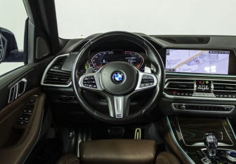 Подержанный автомобиль BMW X5 2021 года (11 фото)