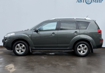 Подержанный автомобиль Peugeot 4007 2010 года (8 фото)