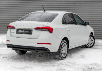 Подержанный автомобиль Skoda Rapid Liftback 2021 года (5 фото)
