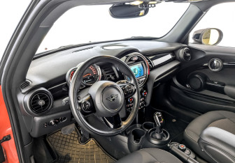 Подержанный автомобиль MINI Hatch 2021 года (16 фото)