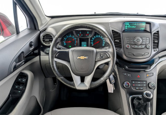Подержанный автомобиль Chevrolet Orlando 2011 года (20 фото)