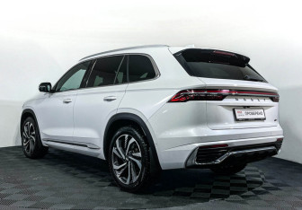 Подержанный автомобиль Geely Monjaro 2022 года (7 фото)