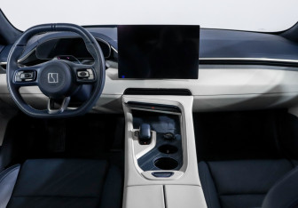 Подержанный автомобиль Zeekr 001 2024 года (12 фото)