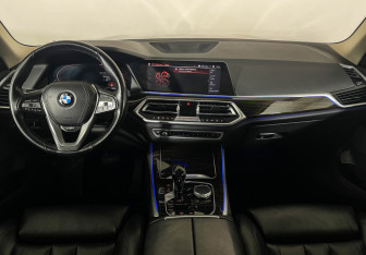 Подержанный автомобиль BMW X5 2020 года (12 фото)