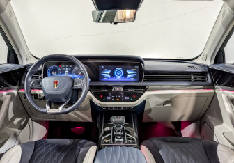Подержанный автомобиль Hongqi HS5 2024 года (14 фото)