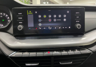 Подержанный автомобиль Skoda Octavia Liftback 2021 года (13 фото)