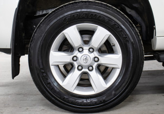 Подержанный автомобиль Toyota Land Cruiser Prado 2017 года (25 фото)