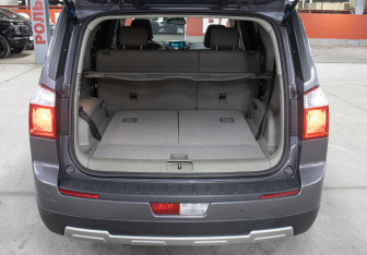 Подержанный автомобиль Chevrolet Orlando 2011 года (10 фото)