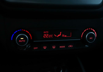 Подержанный автомобиль Kia Rio Sedan 2016 года (15 фото)