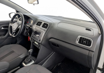 Подержанный автомобиль Volkswagen Polo Sedan 2016 года (11 фото)