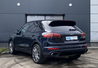 Подержанный автомобиль Porsche Cayenne 2015 года (7 фото)