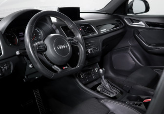 Подержанный автомобиль Audi Q3 2018 года (14 фото)