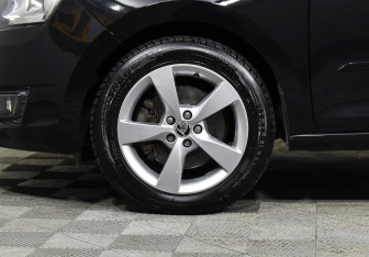 Подержанный автомобиль Skoda Rapid Liftback 2015 года (5 фото)